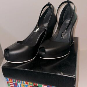 Melissa Patchuli Fun Pool Wedges Size 7